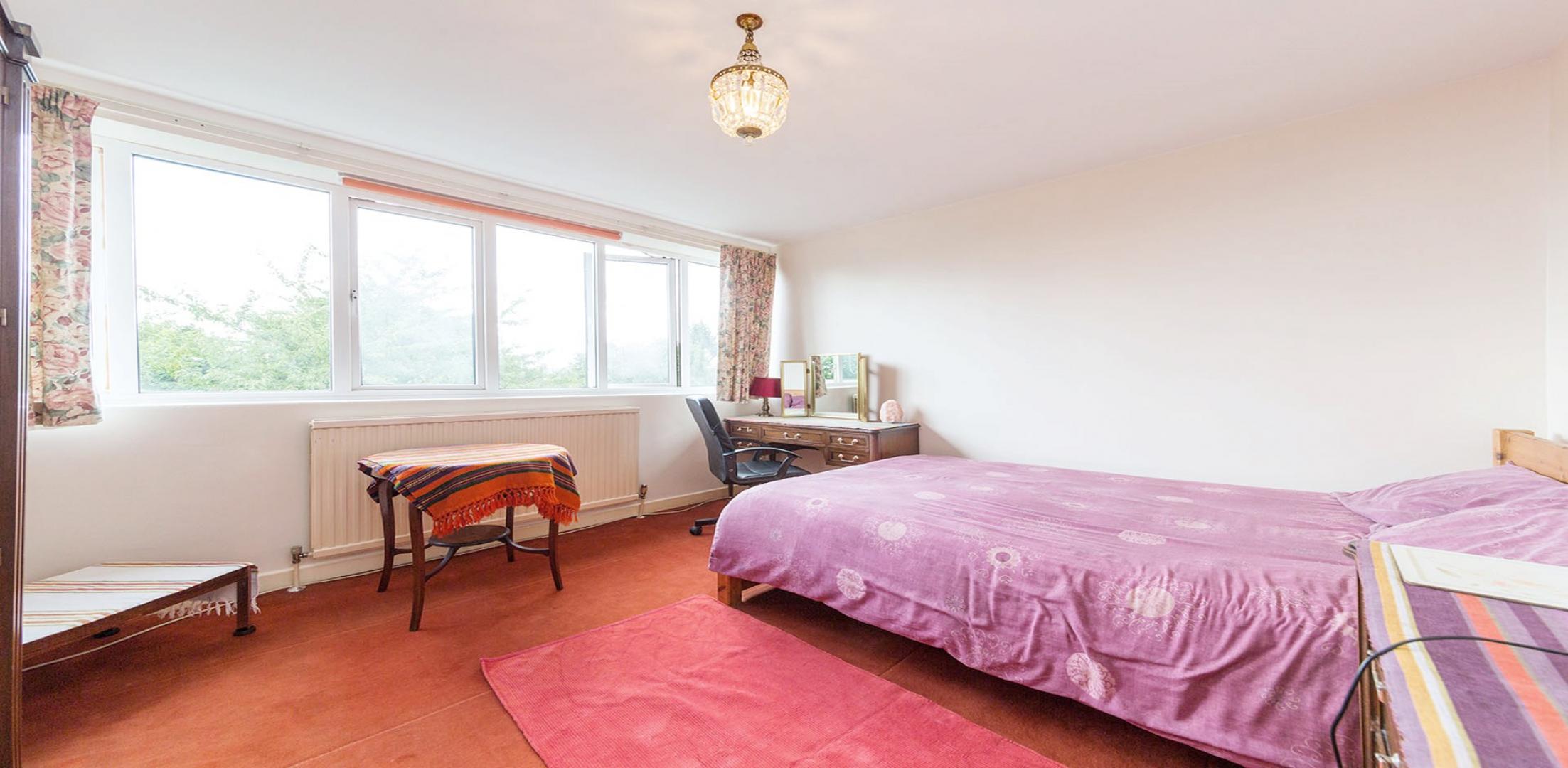 			UNDER OFFER , 3 Bedroom, 1 bath, 1 reception Flat			 Willesden Lane , WILLESDEN GREEN 